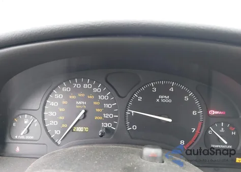 2002 Saturn S-Series Sl2 z USA, uszkodzony, nr VIN 1G8ZJ527X2Z130601